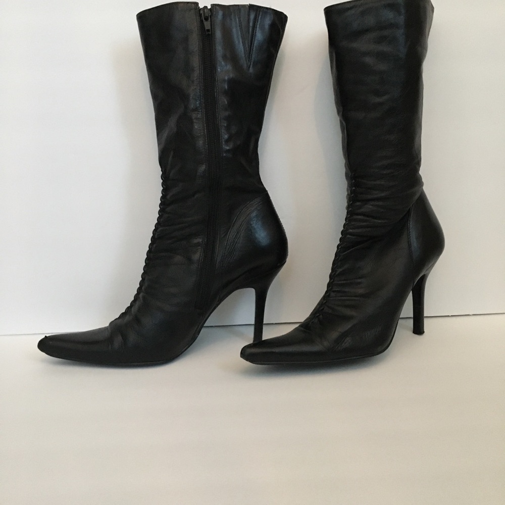 Steve Madden teaze boot. I bought them but never use